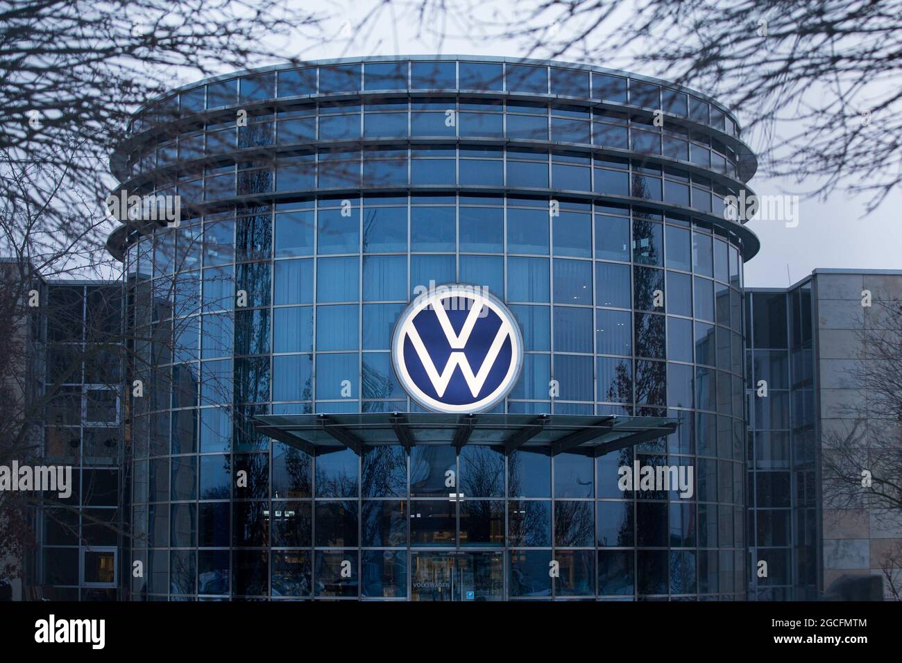 Polkowice, Polonia. 15 Feb 2021. Vista della sede centrale del produttore di motori per auto, Volkswagen Motor Poland, nella zona economica speciale di Legnica a Polkowice. La società appartiene alla Volkswagen AG e si specializza nella produzione di motori diesel. (Credit Image: © Karol Serewis/SOPA Images via ZUMA Press Wire) Foto Stock
