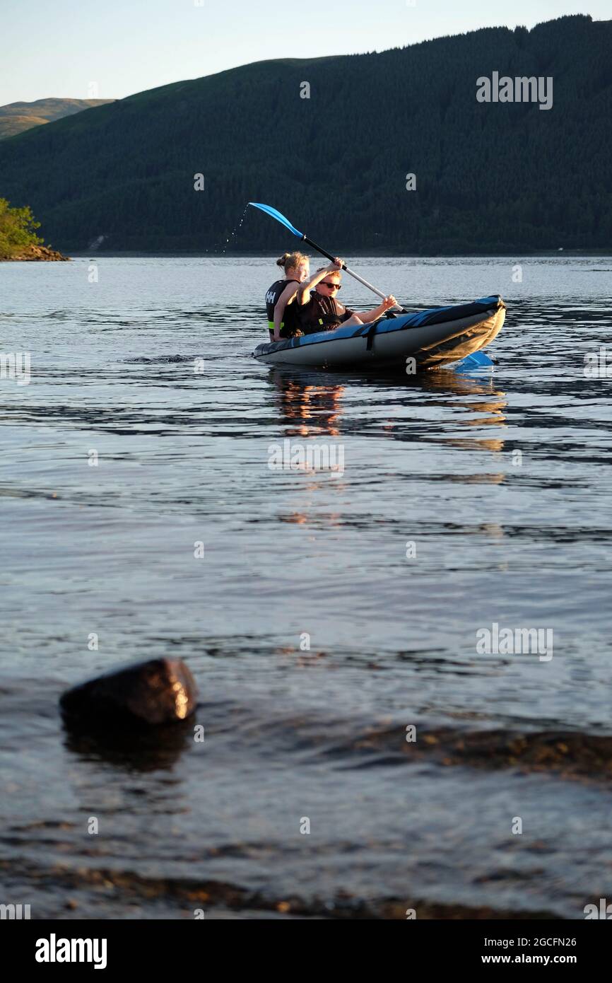 Kayak a Loch Lomond, Scozia Foto Stock