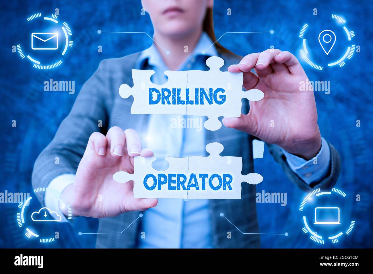 Scrittura che visualizza l'operatore di foratura del testo. Parola scritta su qualcuno che fa le operazioni di perforazione e di rigging Business Woman Holding Jigsaw Puzzle Foto Stock
