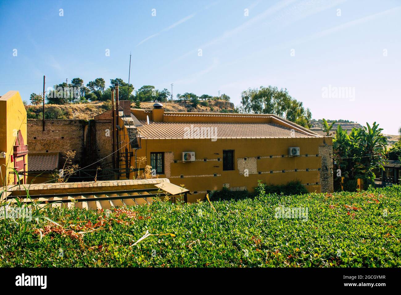 Carmona Spagna 03 agosto 2021 la distilleria di Los Hermanos è costruita su quello che era originariamente antichi bagni romani e poi mulino moresco. Distilleria utilizzando tra Foto Stock