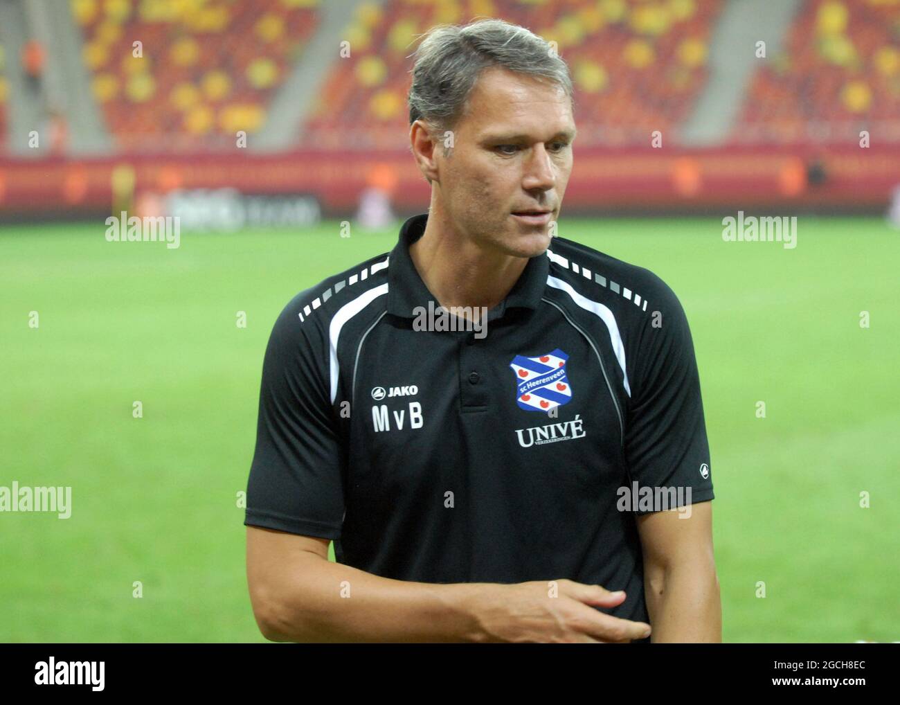 BUCAREST, ROMANIA - 9 AGOSTO 2012: Marco van Basten raffigurato prima della seconda tappa della terza partita della UEFA Europa League 2012/13 tra Rapid Bucuresti e FC Heerenveen alla National Arena. Foto Stock