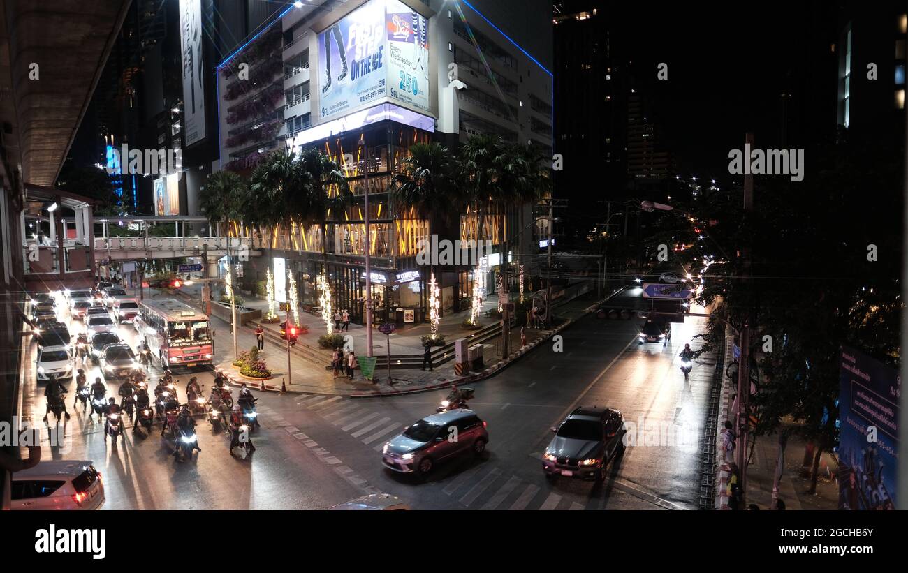 Sukhumvit Road e Ekkamai Road intersezione Bangkok Thailandia Foto Stock