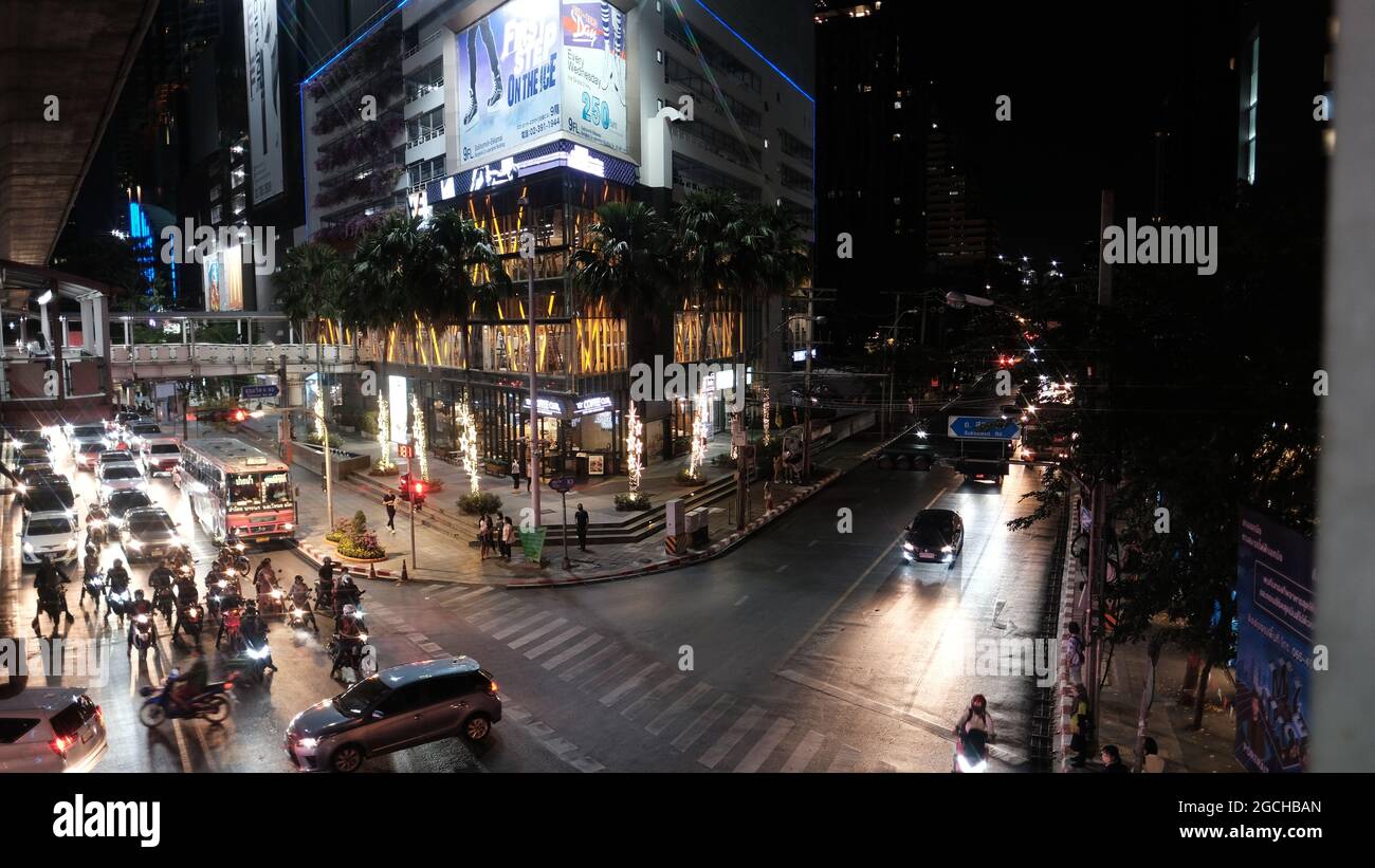 Sukhumvit Road e Ekkamai Road intersezione Bangkok Thailandia Foto Stock