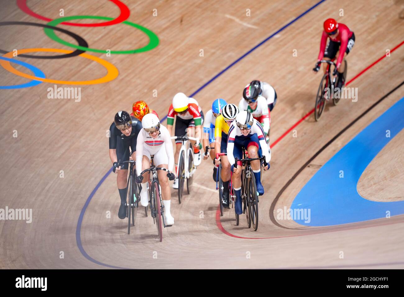 Shizuoka, Giappone. 8 agosto 2021. Anita Yvonne Stenberg (NOR), Mariia Novolodskaia (ROC) Ciclismo : Omnium tempo Race 2/4 delle Donne durante i Giochi Olimpici di Tokyo 2020 al Velodrome di Izu a Shizuoka, Giappone . Credit: Shutaro Mochizuki/AFLO/Alamy Live News Foto Stock