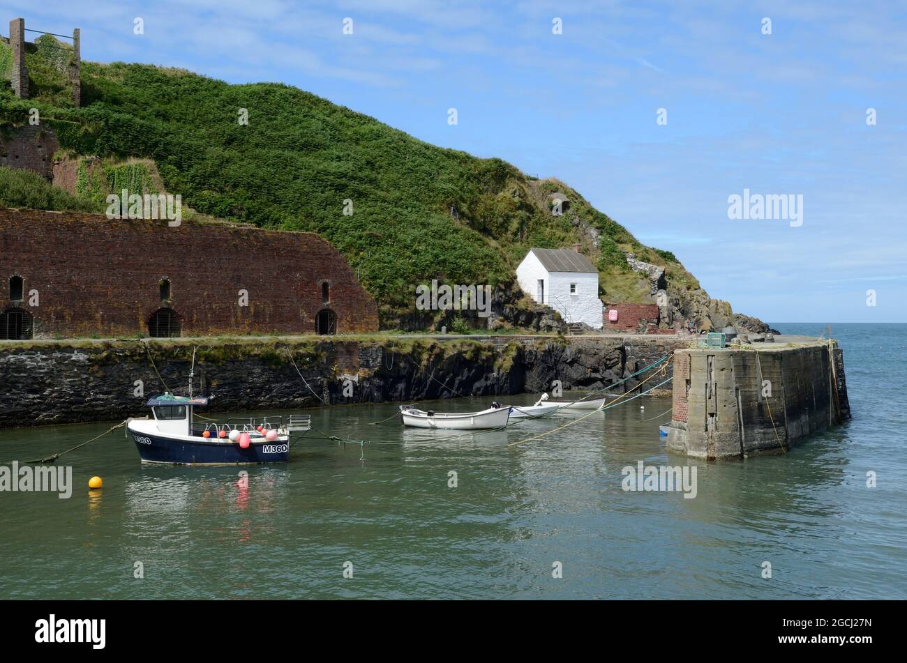 Porthgain Harbour Pembrokeshire Coast National Park Galles Cymru UK Foto Stock