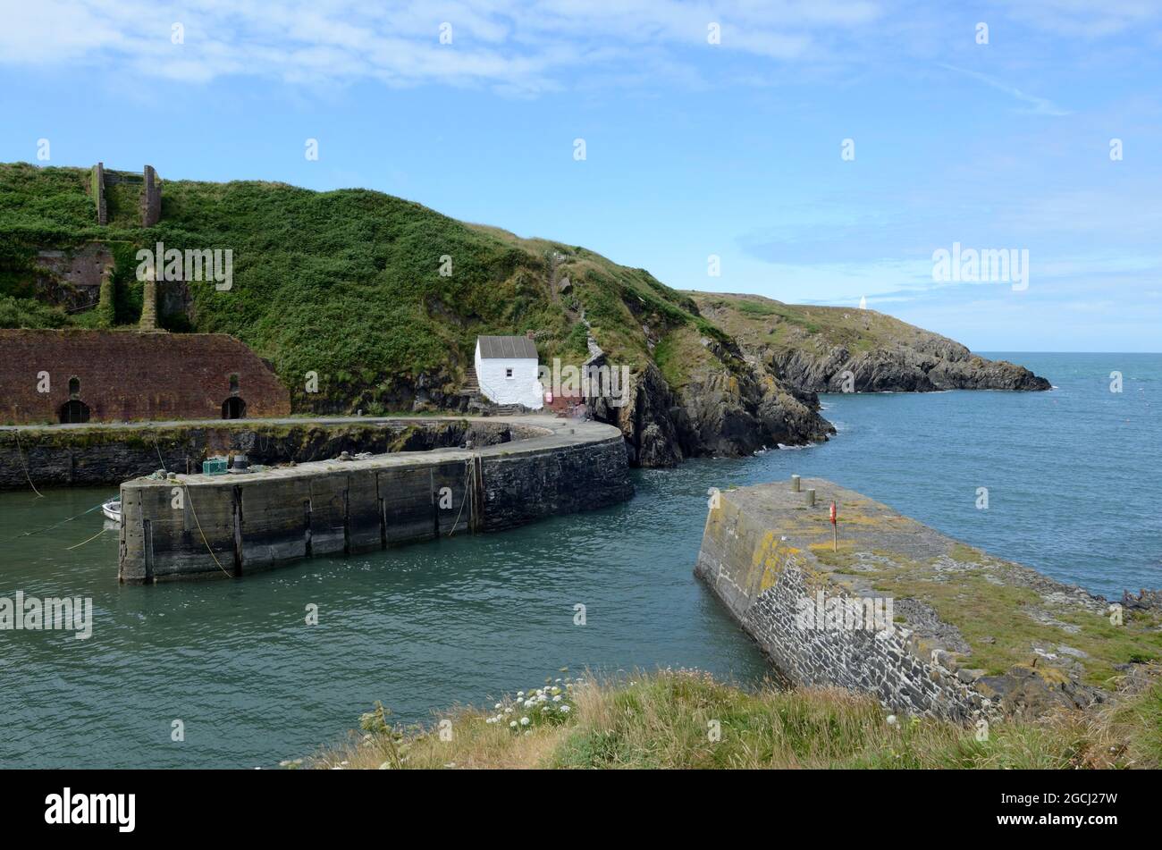 Porthgain Harbour Pembrokeshire Coast National Park Galles Cymru UK Foto Stock