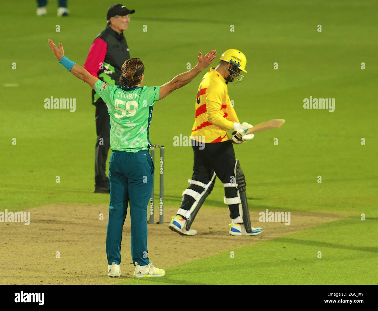 8 agosto 2021. Londra, Regno Unito. Mentre gli Oval Invincibles si imbattono contro i Trent Rockets nella gara di cricket dei cento uomini al Kia Oval. The Hundred è un nuovo formato di cricket introdotto dalla BCE. David Rowe/Alamy Live News. Foto Stock