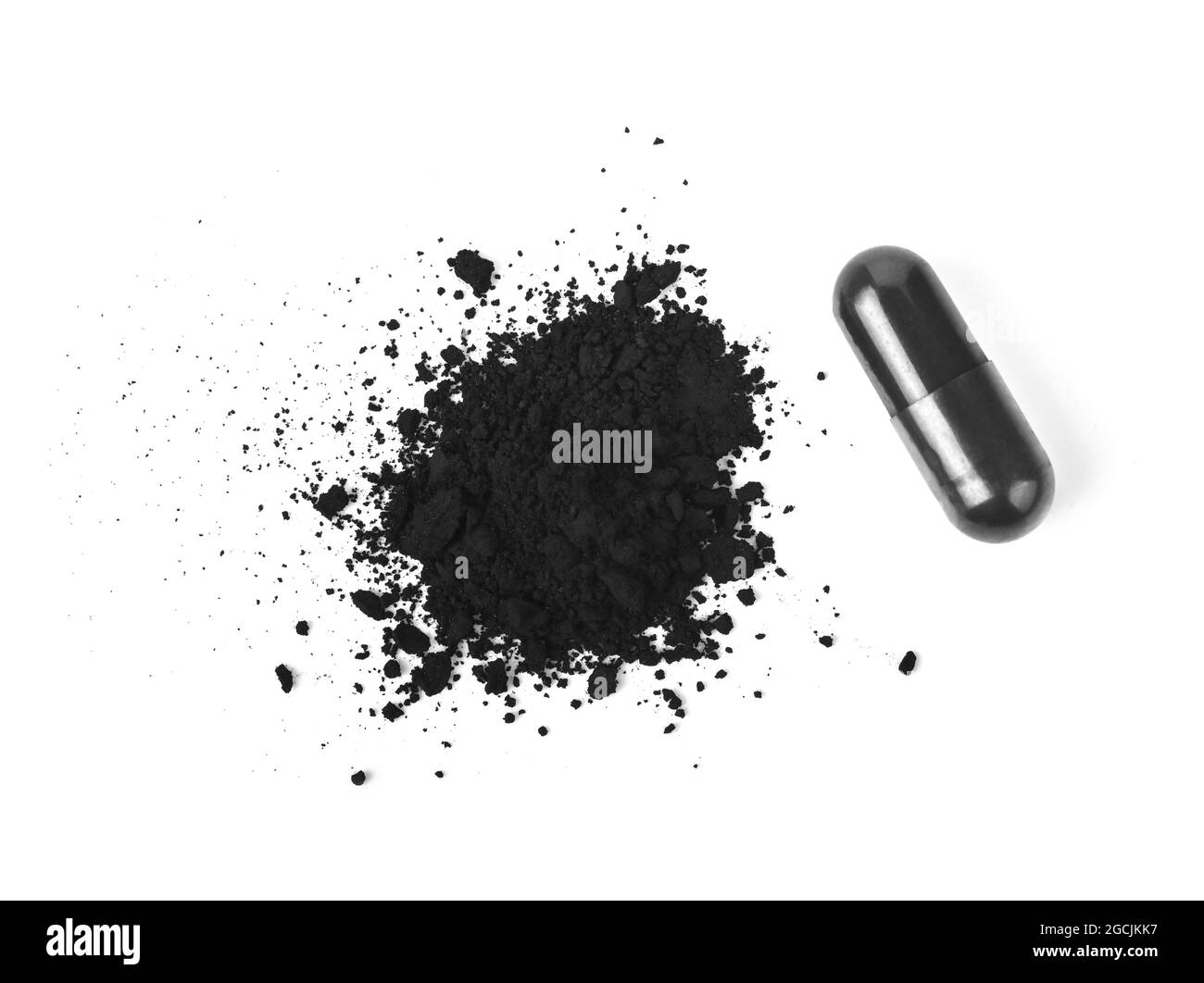 Capsule di carbone e polvere isolati su sfondo bianco. Vista dall'alto Foto Stock