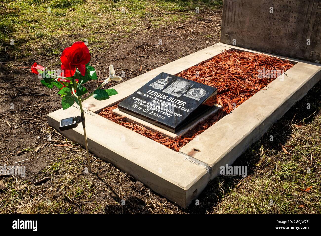 Tomba di Fergus Suter nel vecchio cimitero di Blackburn Foto Stock