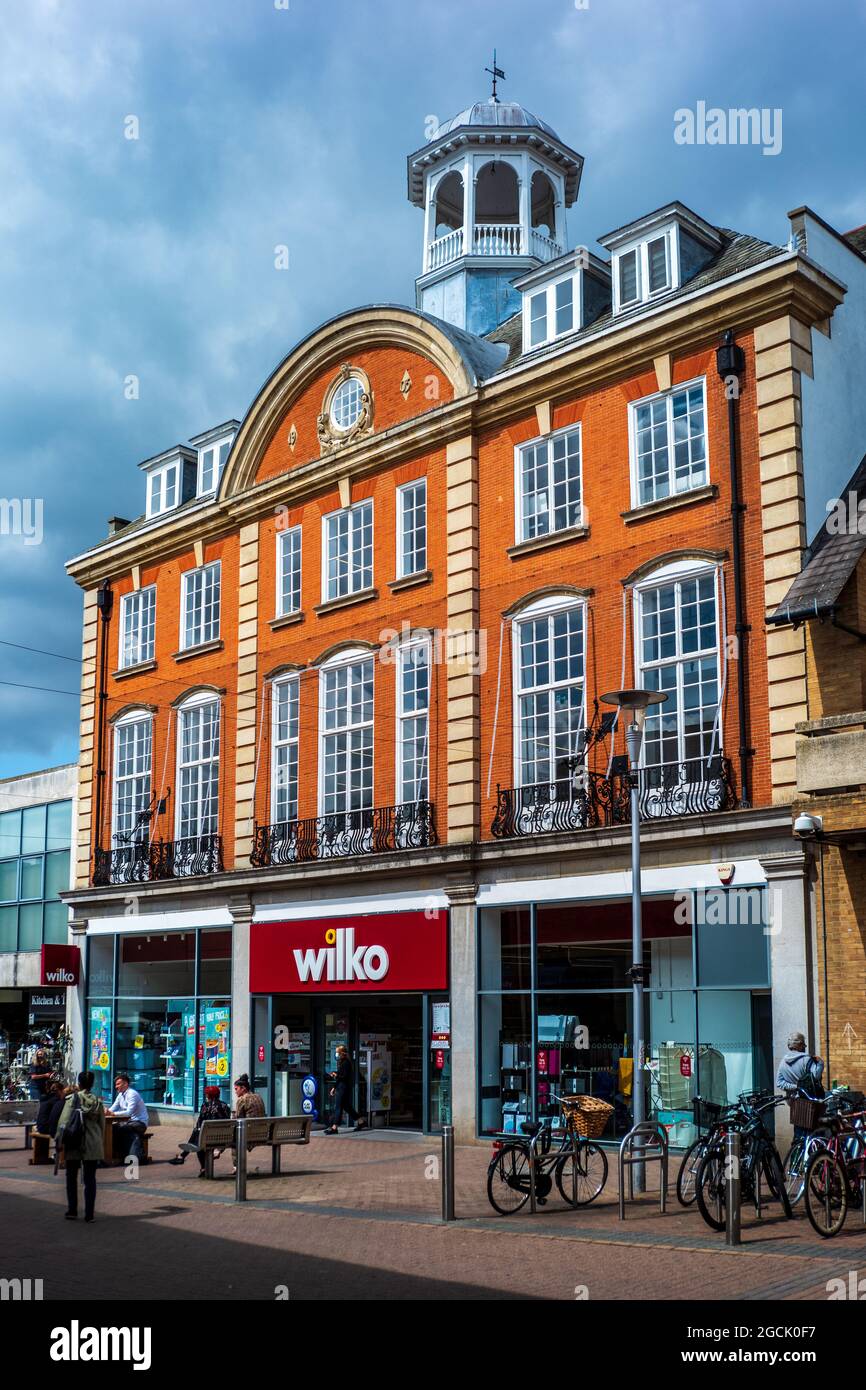 Wilko Store Cambridge - il negozio Wilko a Fitzroy Street Cambridge. Originariamente Laurie e McConnel's General Store, costruito nel 1903 con bendstand sul tetto. Foto Stock