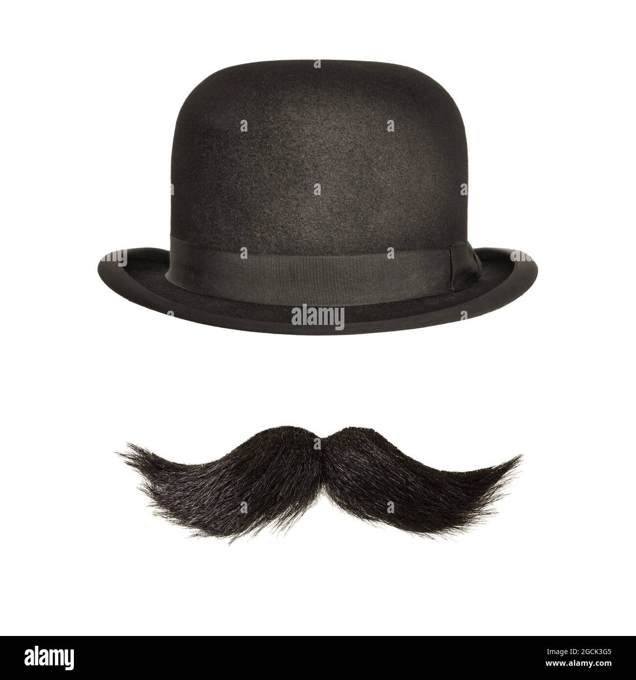 Cappello bowler vintage con baffi neri ricci isolati su sfondo bianco Foto Stock