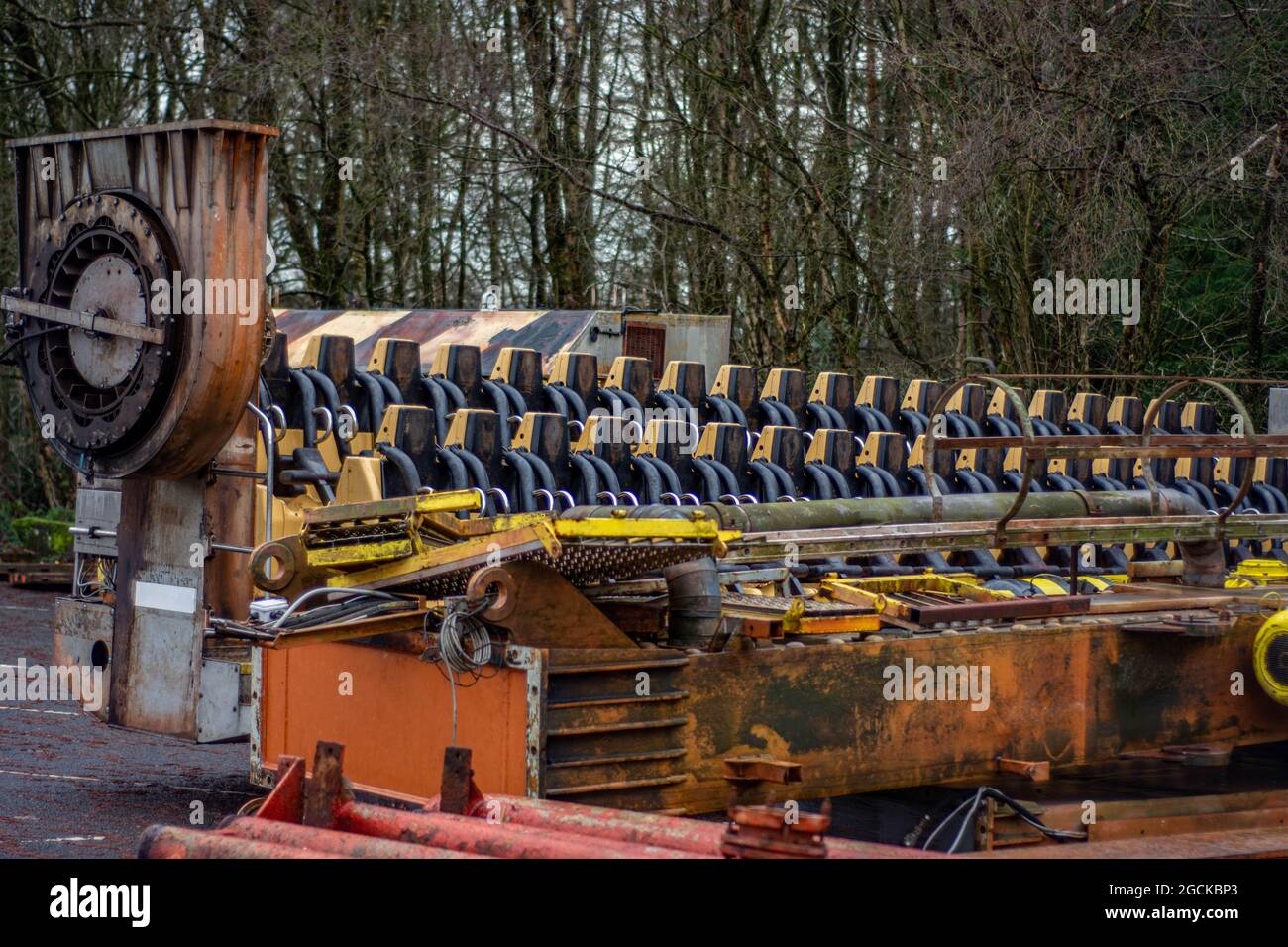 L'ex Alton Towers Ride, Ripsaw , smantellato nel parcheggio di Alton Towers nel 2016 Huss Topspin Foto Stock