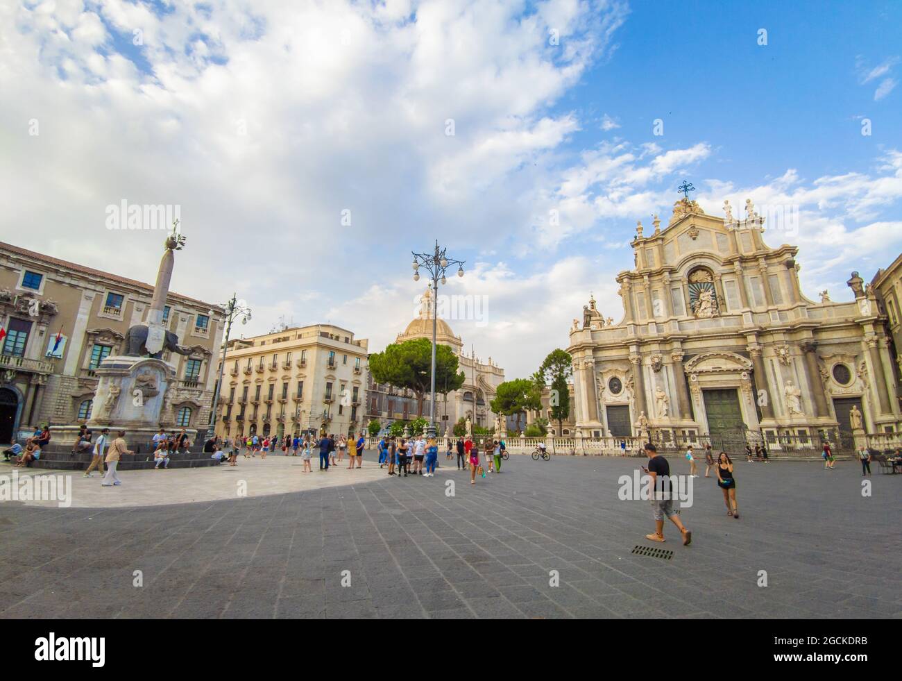 Catania (Sicilia, Italia) - il centro storico artistico della città metropolitana di Catania, Sicilia, durante l'estate. Foto Stock