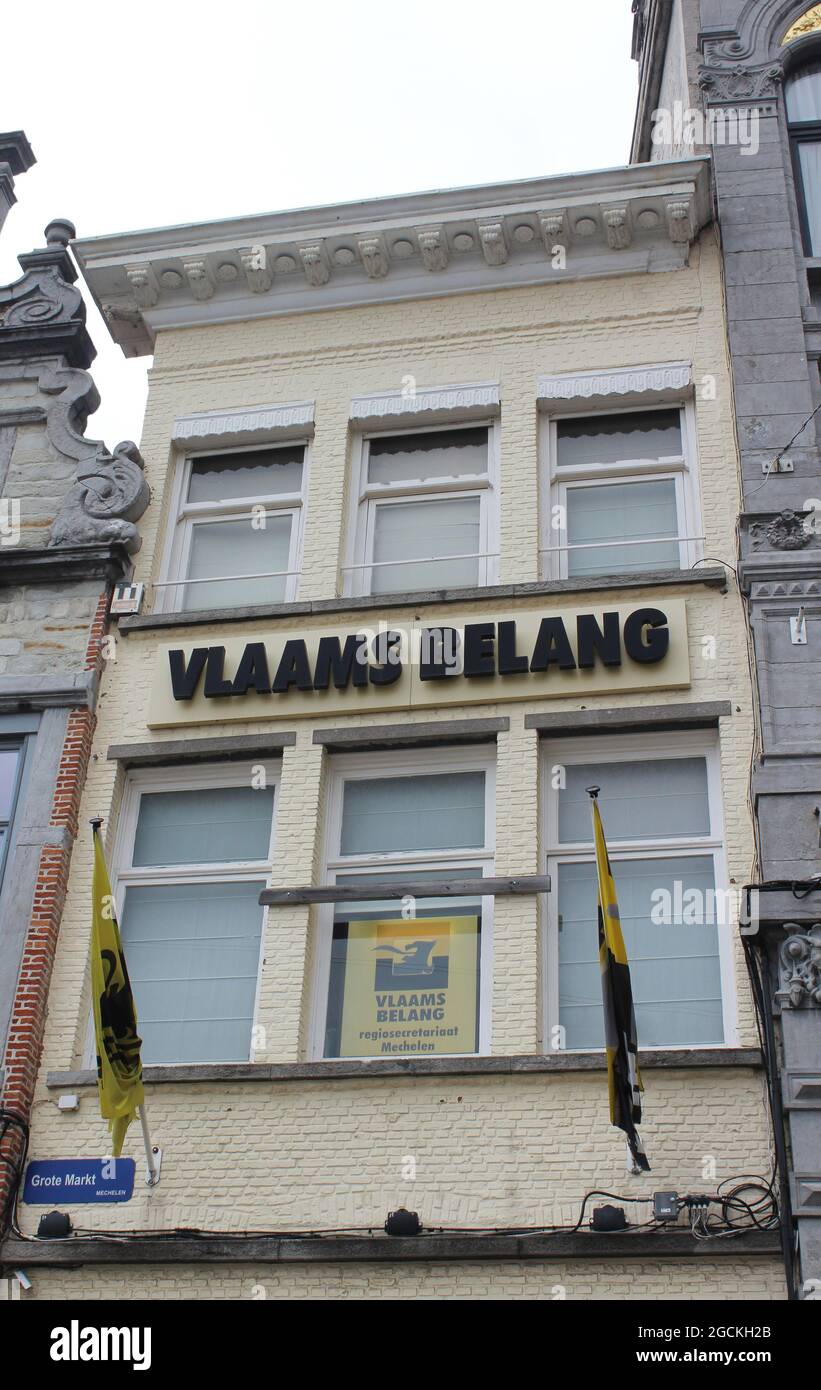 MECHELEN, BELGIO, 1 AGOSTO 2021: Vista esterna dell'ufficio regionale di Vlaams Belang a Mechelen. Vlaams Belang è un partito nazionalista di destra Foto Stock