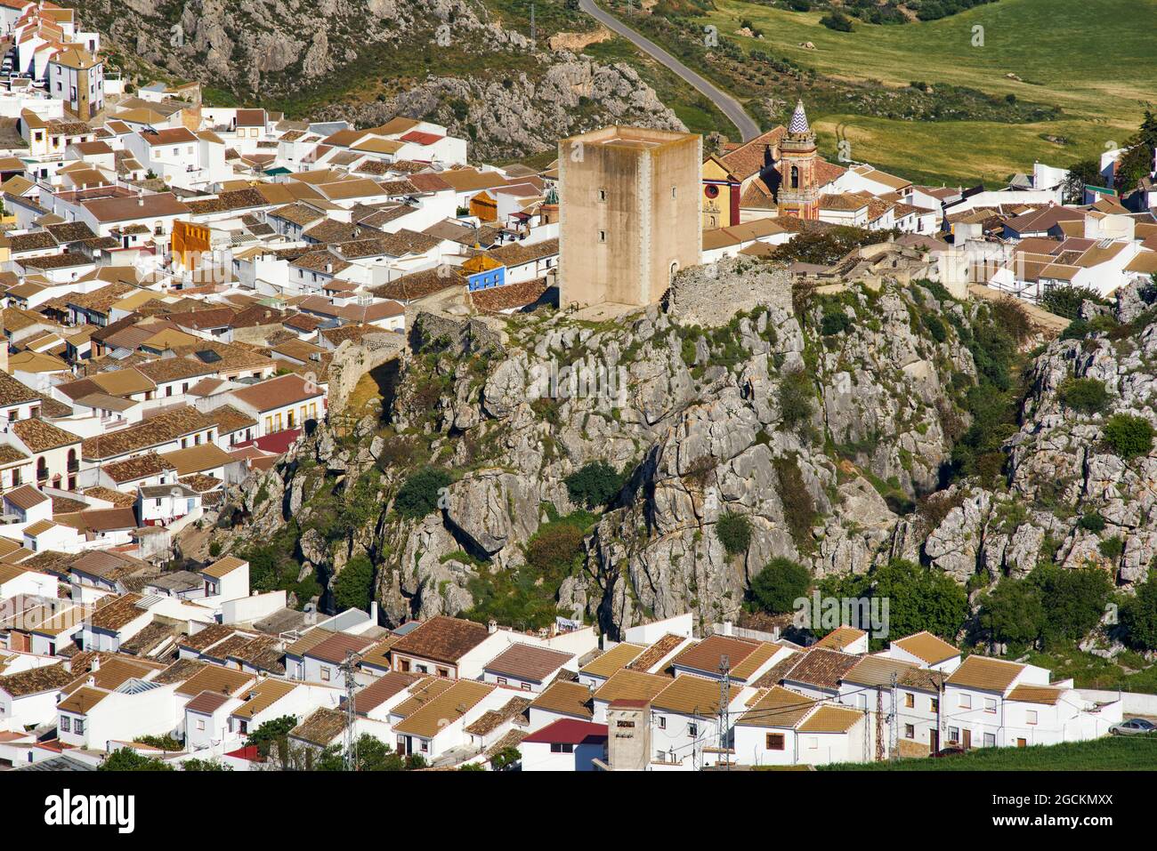 Veduta aerea della città di Cañete la Real nella provincia di Malaga. Andalusia, Spagna Foto Stock