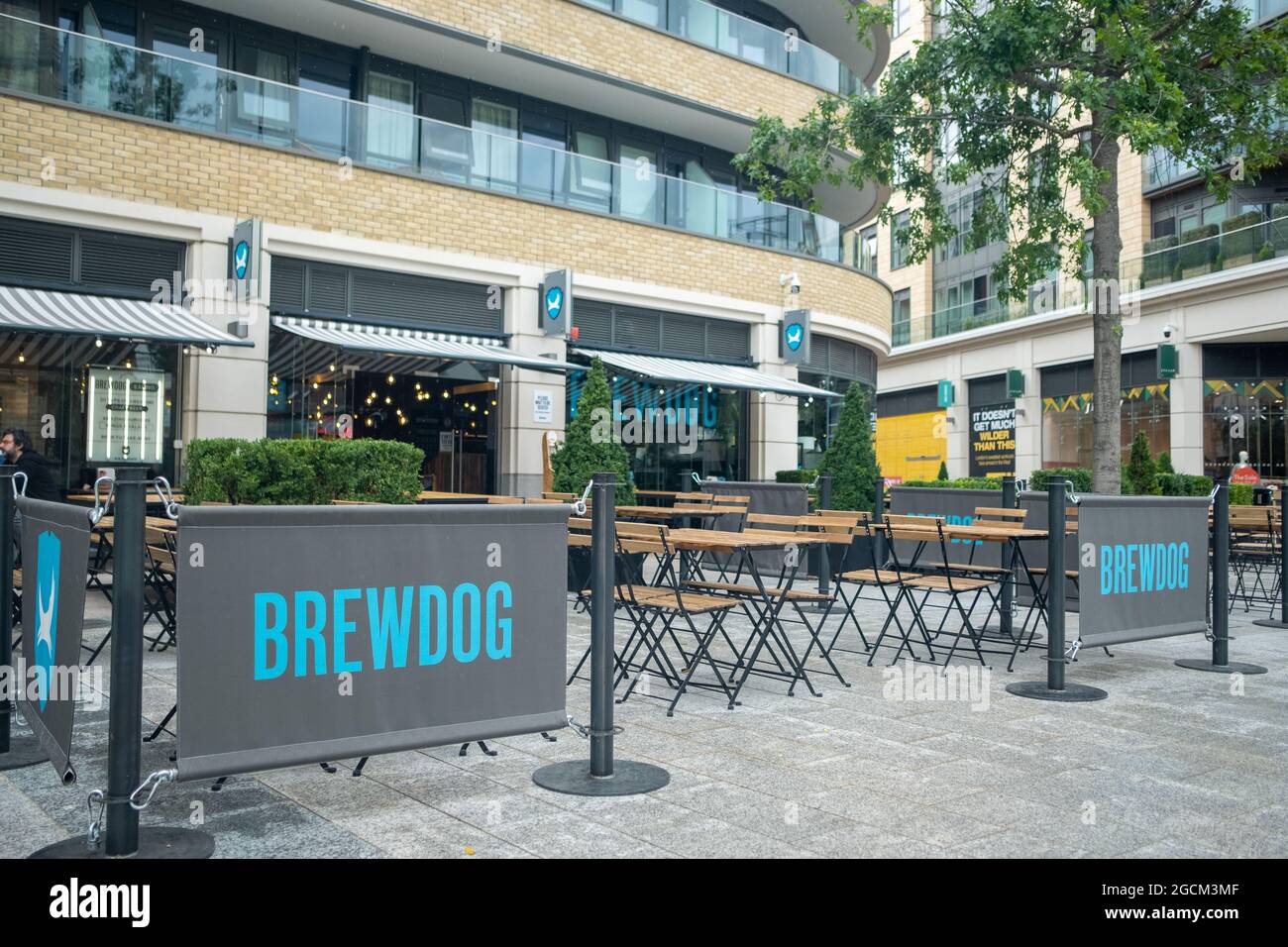 Londra- Agosto 2021: BrewDog, un bar e birrificio famoso per le birre artigianali a Dickens Yard, Ealing West London. Foto Stock