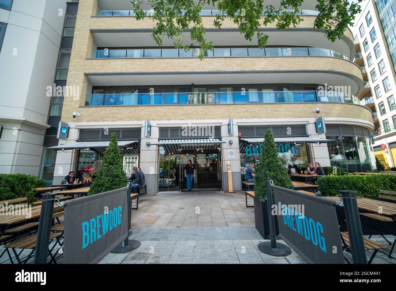 Londra- Agosto 2021: BrewDog, un bar e birrificio famoso per le birre artigianali a Dickens Yard, Ealing West London. Foto Stock