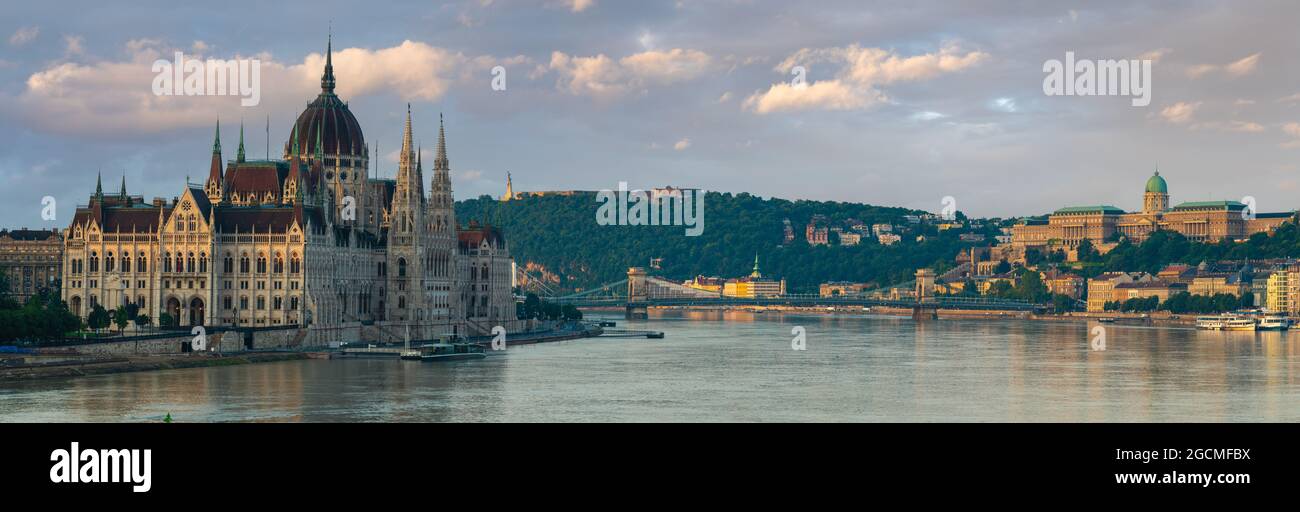 Panorama della parte rappresentativa di Budapest Foto Stock