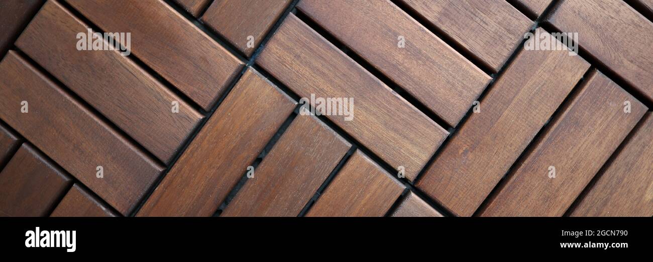 Piastrelle di legno marrone. Pavimenti per appartamenti e case Foto Stock