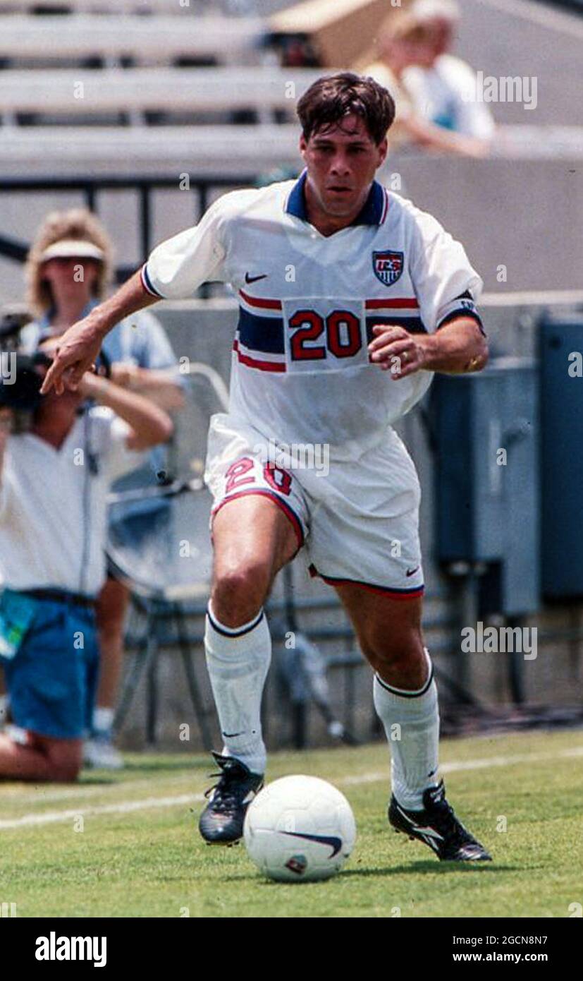 Paul Caliguri in azione per la nazionale di calcio USA contro il Costa Rica  il 28 maggio 1995 a Tampa, Florida. Costa Rica ha vinto 2-1 Foto stock -  Alamy