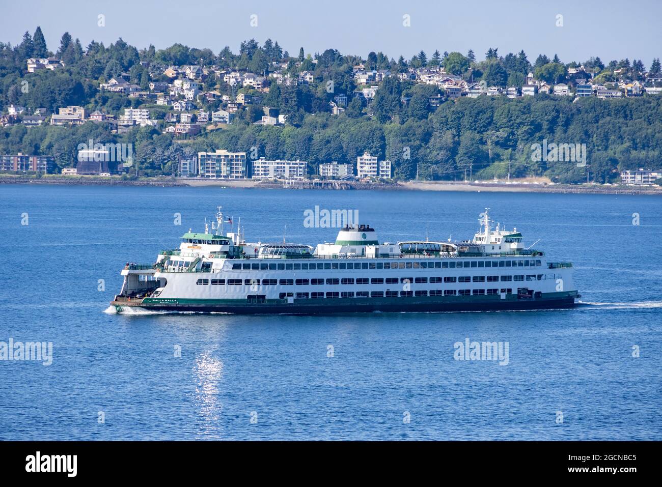 MV Walla Walla traghetto di classe jumbo in barca a vela nel porto di Seattle, Washington state, USA Foto Stock
