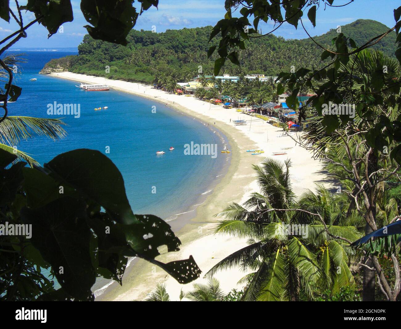 Vista sulla splendida spiaggia bianca di Puerto Galera alle Filippine 31.10.2012 Foto Stock