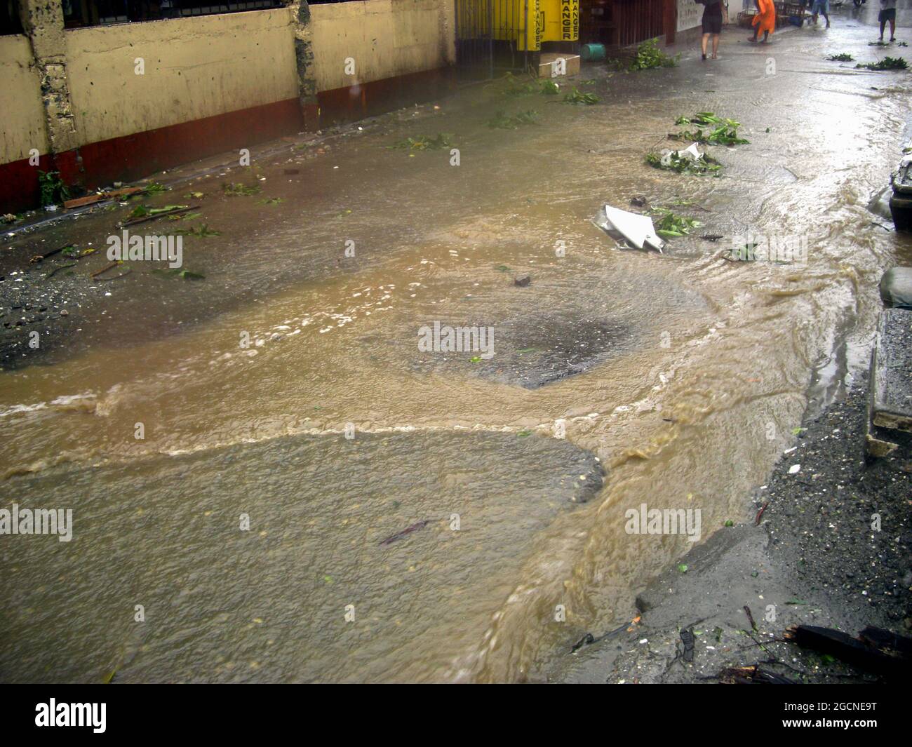 Un tifone molto forte ha inondato le strade di Sabang alle Filippine 26.12.2016 Foto Stock