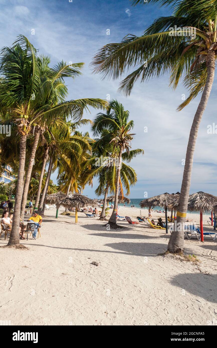 PLAYA ANCON, CUBA - 9 FEBBRAIO 2016: Vista sulla spiaggia di Playa Ancon vicino a Trinidad, Cuba Foto Stock