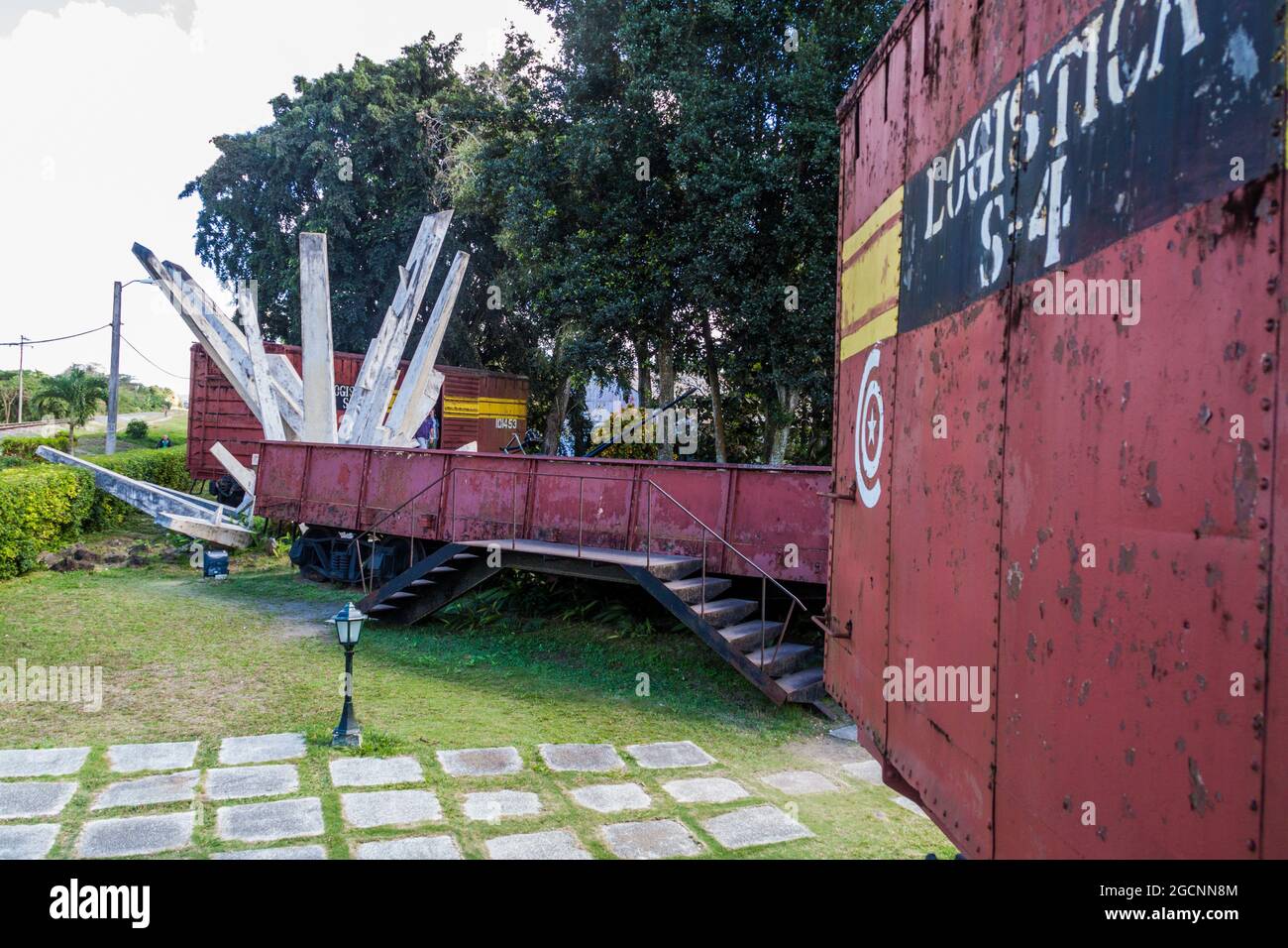 SANTA CLARA, CUBA - 13 FEBBRAIO 2016: Monumento al deragliamento del treno corazzato a Santa Clara, Cuba. Foto Stock