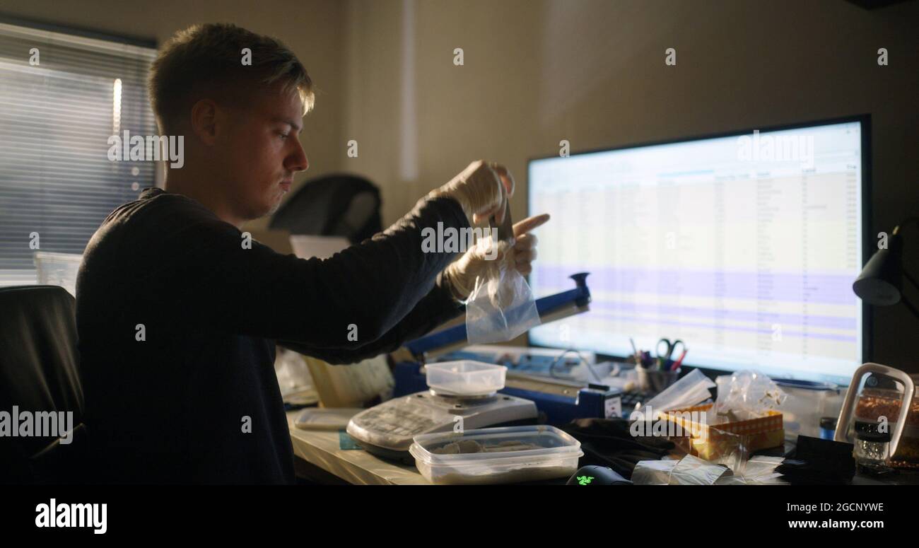 SHINY_FLAKES: IL SIGNORE DELLA DROGA ADOLESCENTE, (AKA FIOCCHI LUCIDI: IL SIGNORE DELLA DROGA ADOLESCENTE), MAXIMILIAN SCHMIDT, 2021. © Netflix /Courtesy Everett Collection Foto Stock