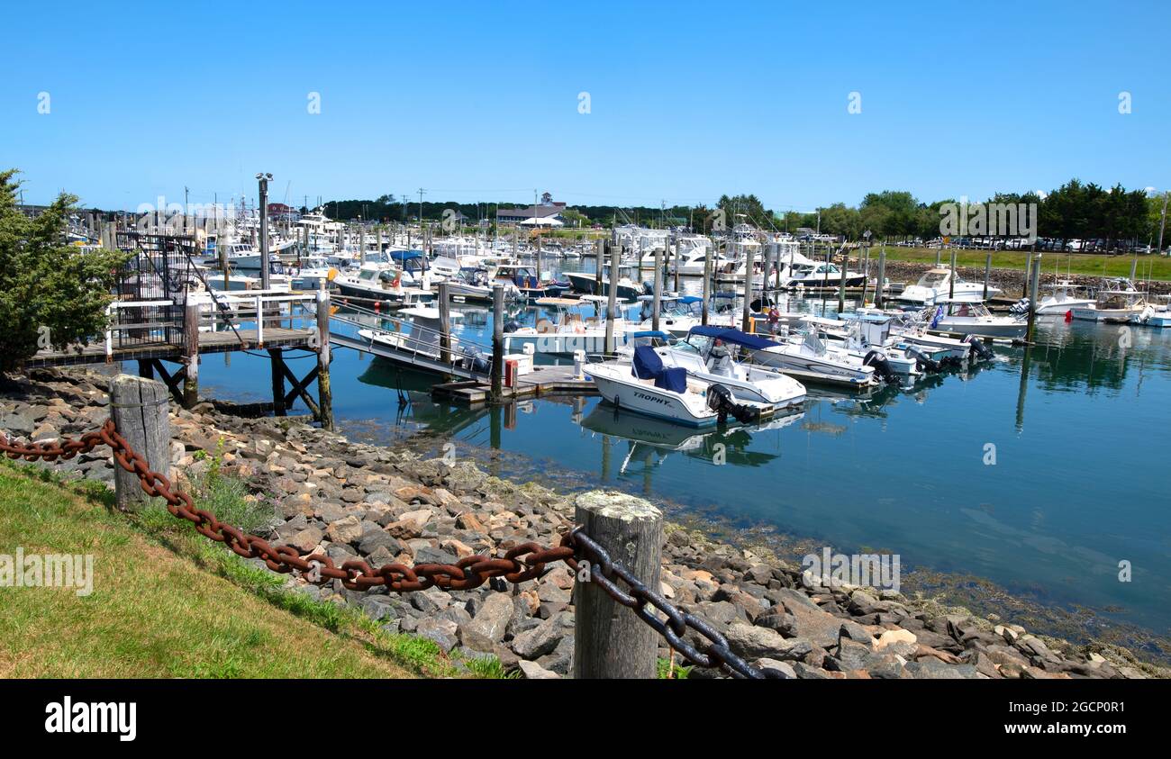 Sandwich marina, Sandwich, Massachusetts, USA in una giornata estiva. A parte il canale Cape Cod Foto Stock