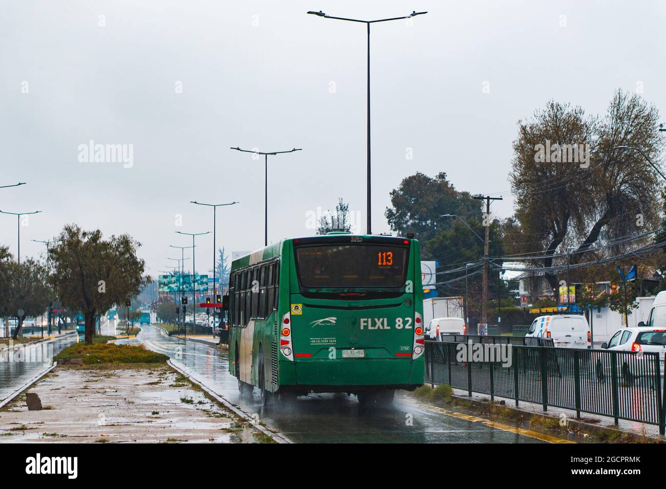 Santiago, Cile - Giugno 2021: Un Transantiago / Red Metropolitana de Movilidad bus a Santiago Foto Stock