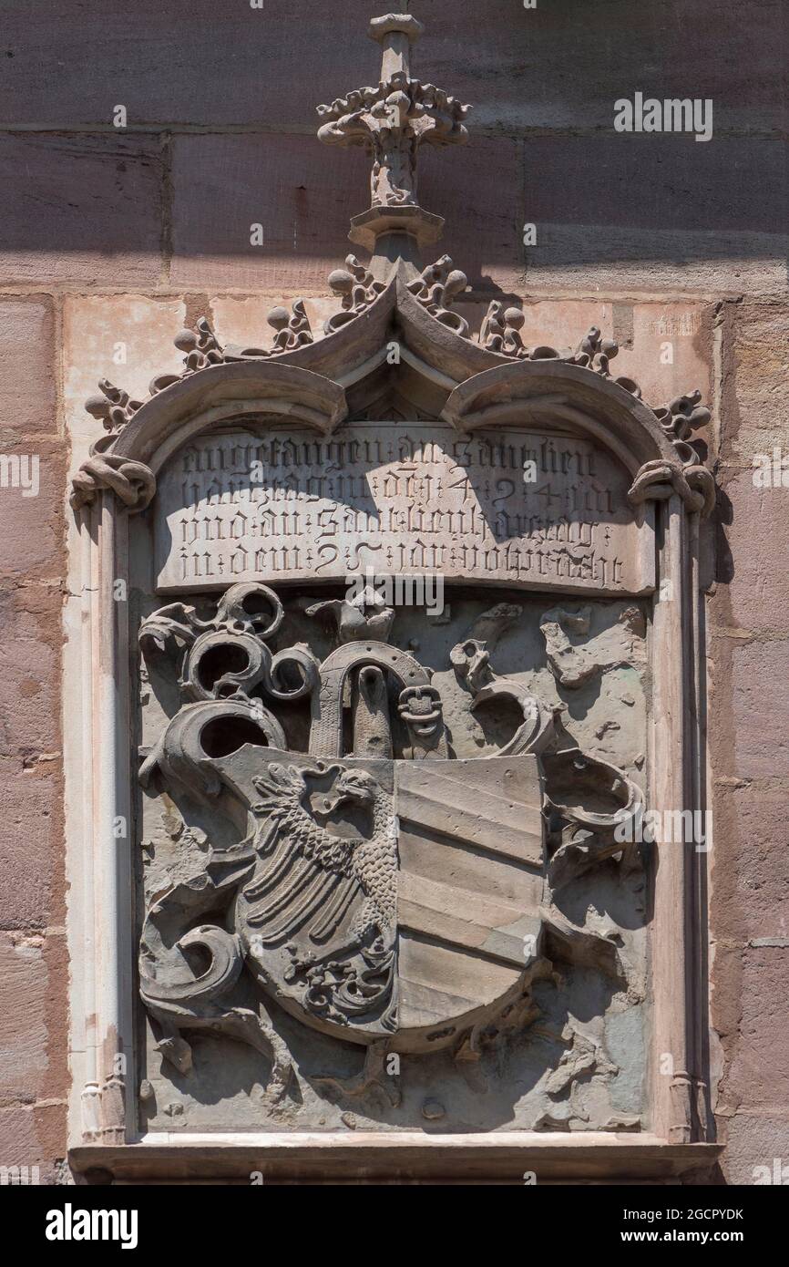 Rilievo dello stemma della città di Norimberga sulle ex scuderie imperiali, oggi ostello della gioventù, Norimberga, Franconia media, Baviera, Germania Foto Stock