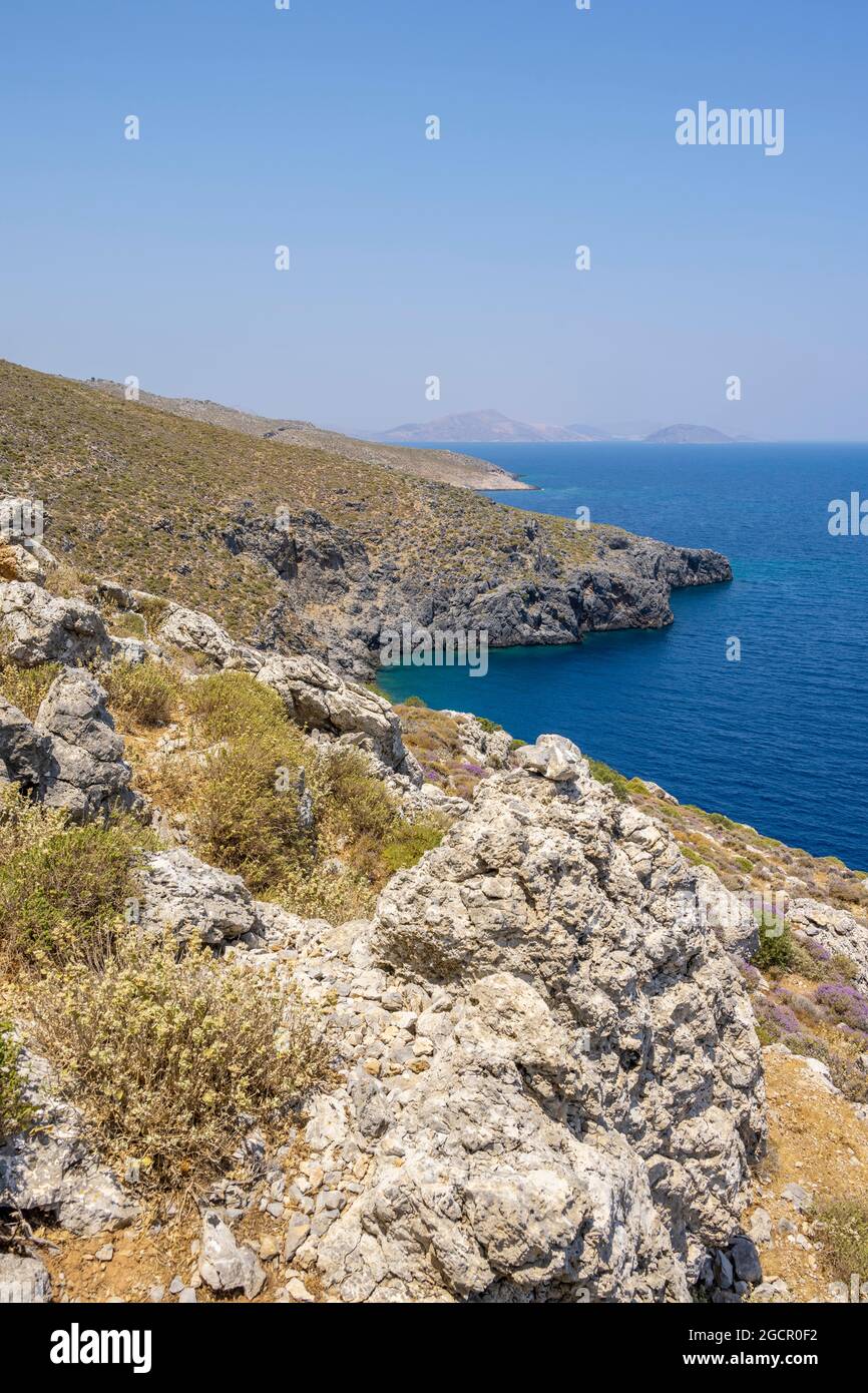 Paesaggio secco, costa e mare, costa, Kalymnos, Dodecanese, Grecia Foto Stock