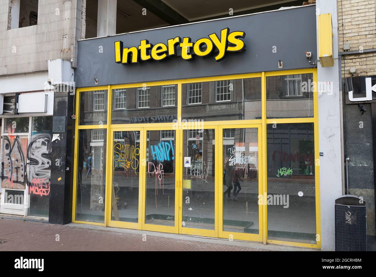 Esterno chiuso il negozio Intertoys nel centro città di Nijmegen, nei Paesi Bassi Foto Stock