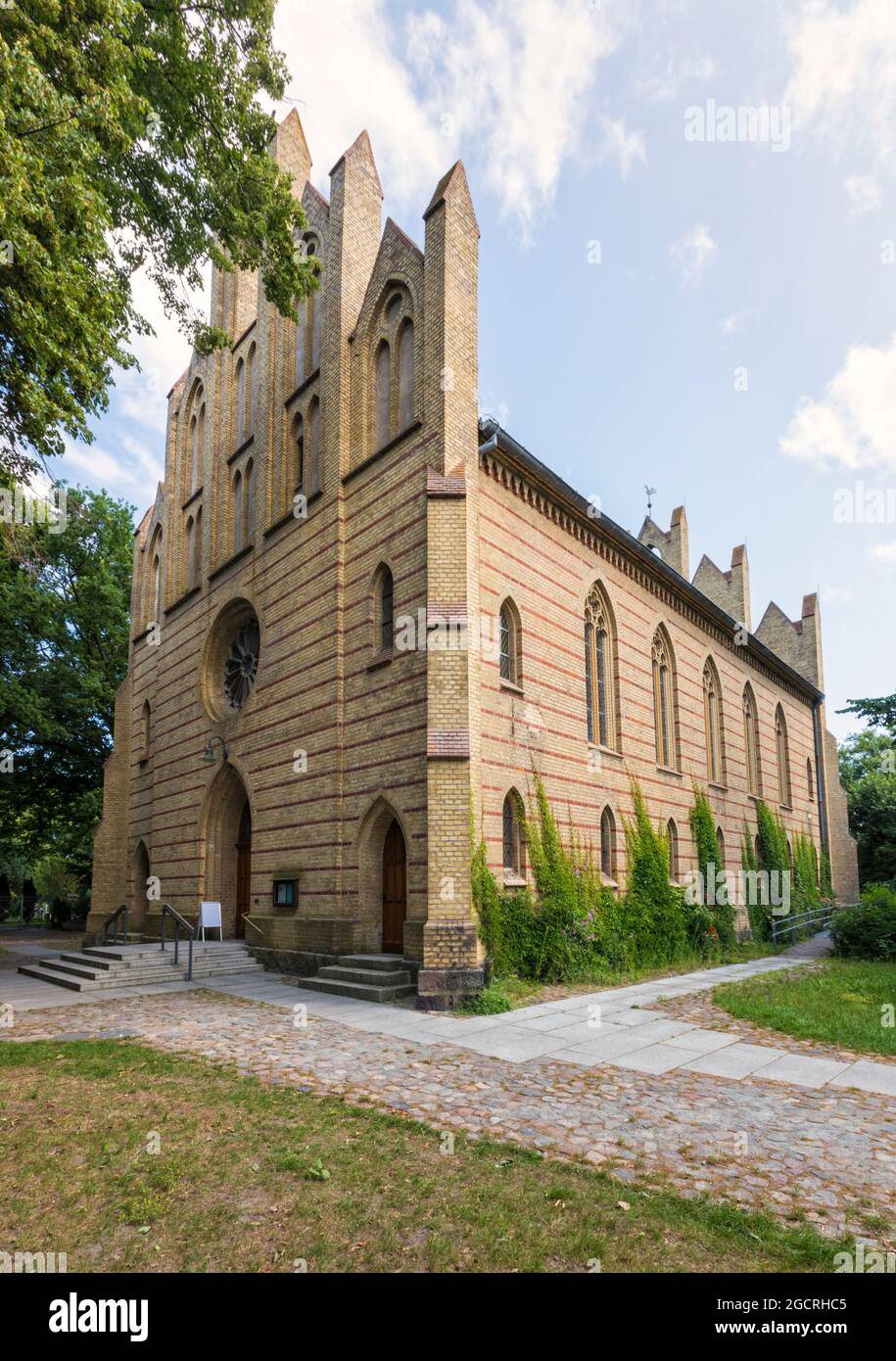 Chiesa protestante neo-gotica di Peter-Pauls-Kirche nella città di Zingst, Meclemburgo-Pomerania occidentale, Germania Foto Stock