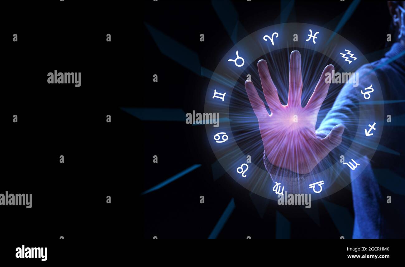 Segni zodiacali all'interno del cerchio dell'oroscopo. Astrologia con la mano per fermare. Foto Stock