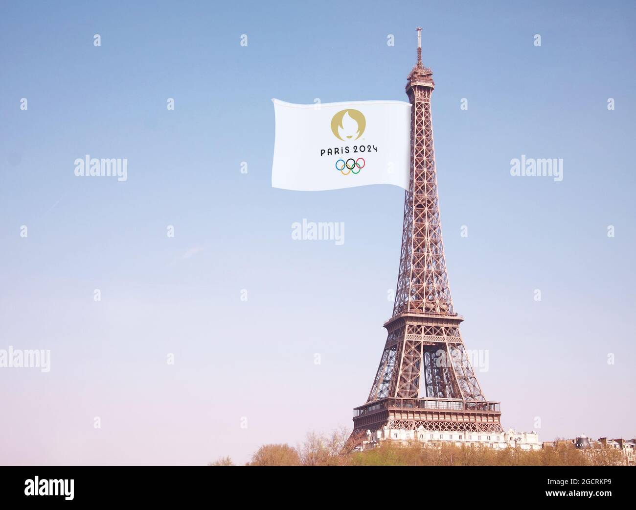 Bandiera dei giochi olimpici sulla Torre Eiffel di parigi per PARIGI 2024 - rendering 3D Foto Stock