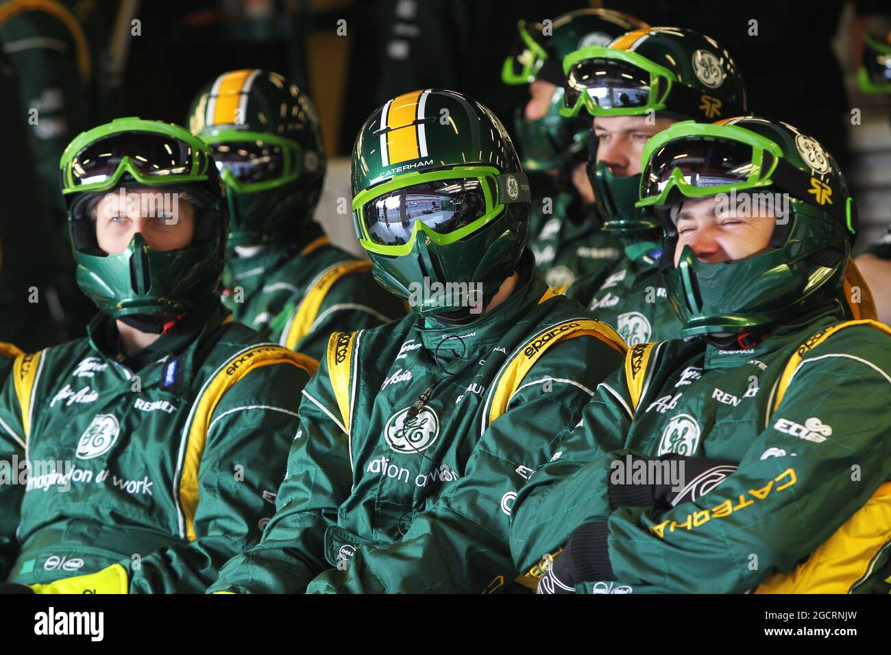 L'equipaggio di Caterham F1 pitstop. Formula uno Testing, Barcellona, Spagna. 1 marzo 2012. Foto Stock