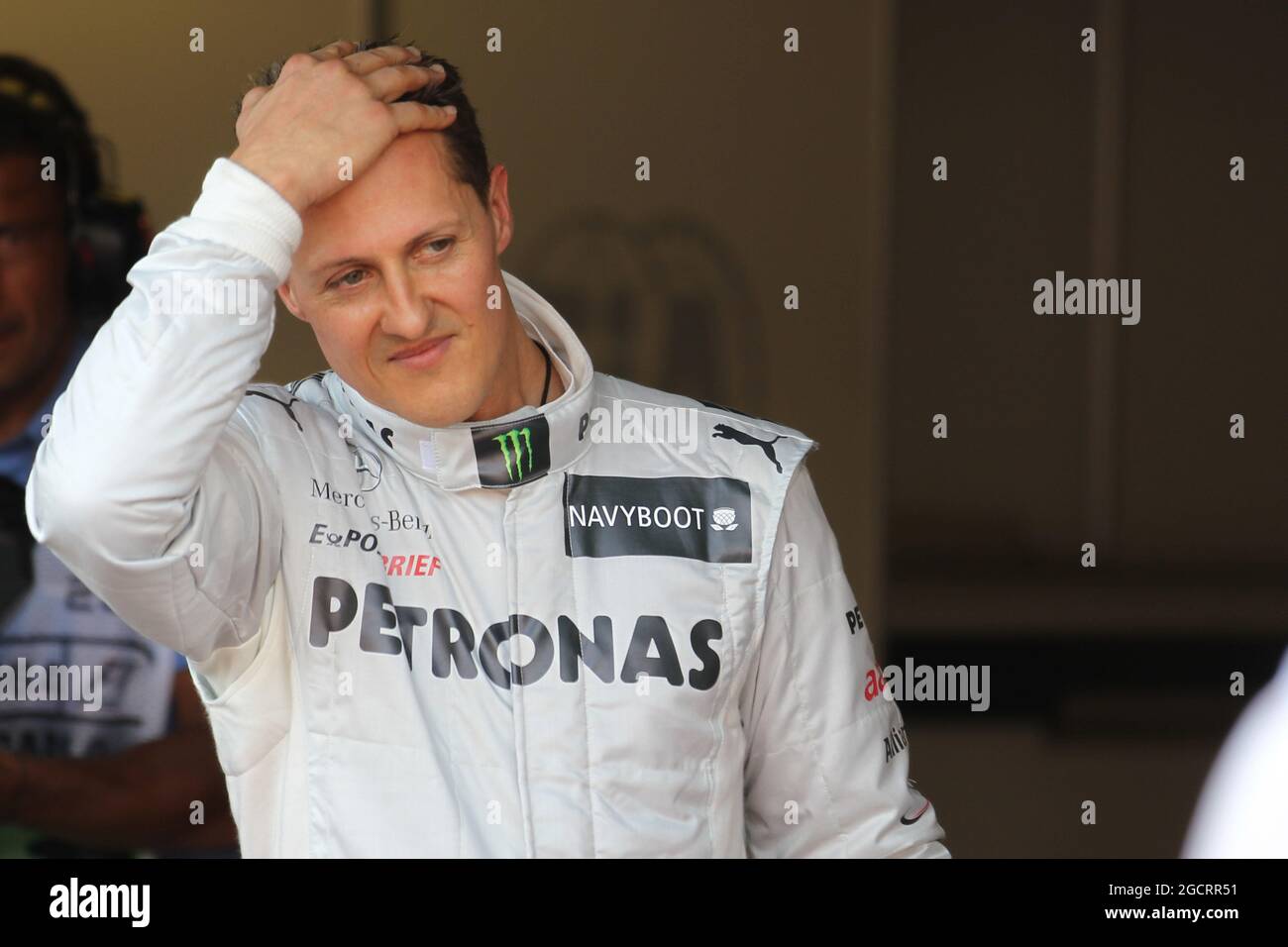 Pole sitter Michael Schumacher (GER) Mercedes AMG F1 in parc ferme, che partirà sesto dopo aver preso una penalizzazione in griglia. Gran Premio di Monaco, sabato 26 maggio 2012. Monte Carlo, Monaco. Foto Stock