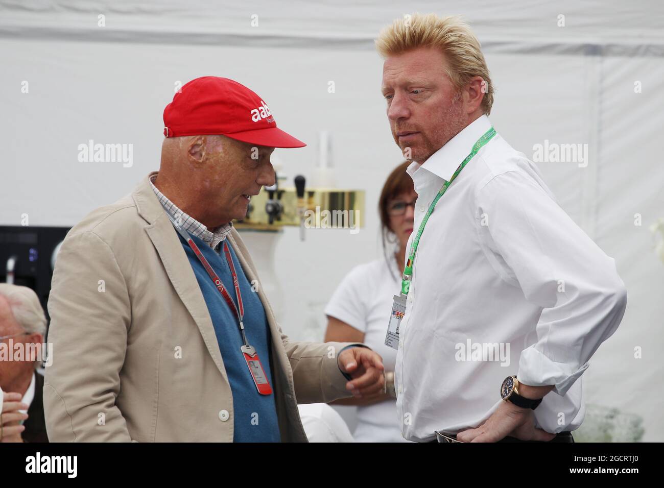 (Da L a R): Niki Lauda (AUT) con la leggenda del tennis Boris Becker (GER). Gran Premio di Germania, domenica 22 luglio 2012. Hockenheim, Germania. Foto Stock