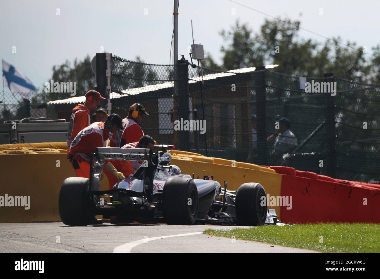 Il pastore Maldonado (VEN) Williams FW34 con la gara ritirando danni alla sua auto. Gran Premio del Belgio, domenica 2 settembre 2012. Spa-Francorchamps, Belgio. Foto Stock