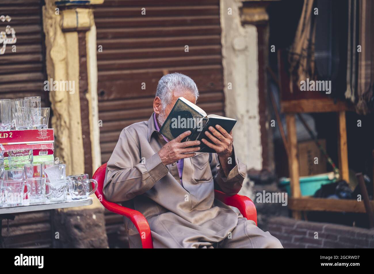 CAIRO, EGITTO - 02 maggio 2021: La cultura di strada tipica in Egitto con il popolo egiziano Foto Stock