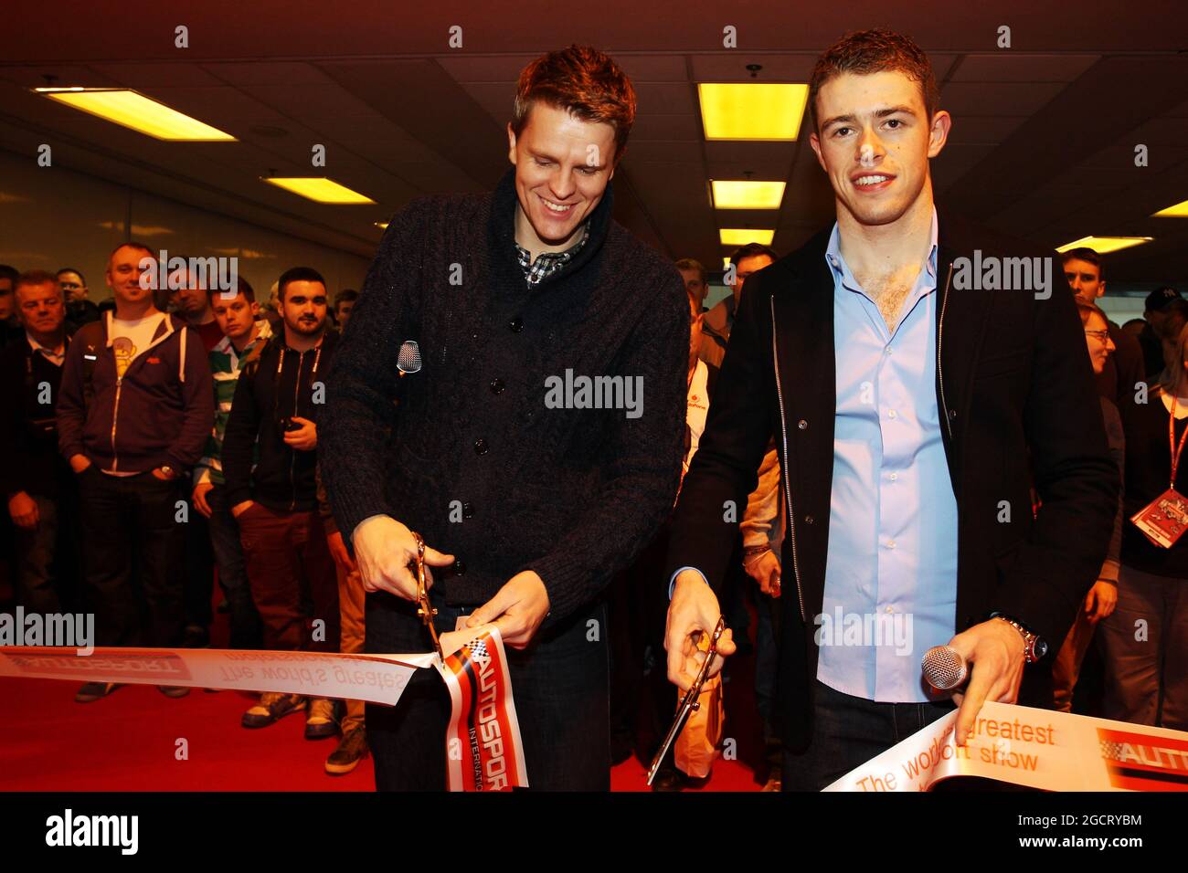 (Da L a R): Jake Humphrey (GBR) e Paul di resta (GBR) Sahara Force India F1 aprono Autosport International. Autosport International, domenica 13 gennaio 2013. National Exhibition Centre, Birmingham, Inghilterra. Foto Stock