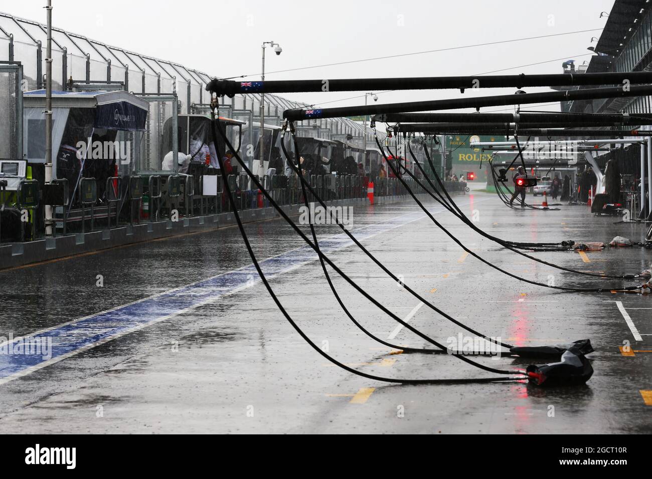 La pioggia pesante ha rimandato le qualifiche fino a domenica mattina. Gran Premio d'Australia, sabato 16 marzo 2013. Albert Park, Melbourne, Australia. Foto Stock