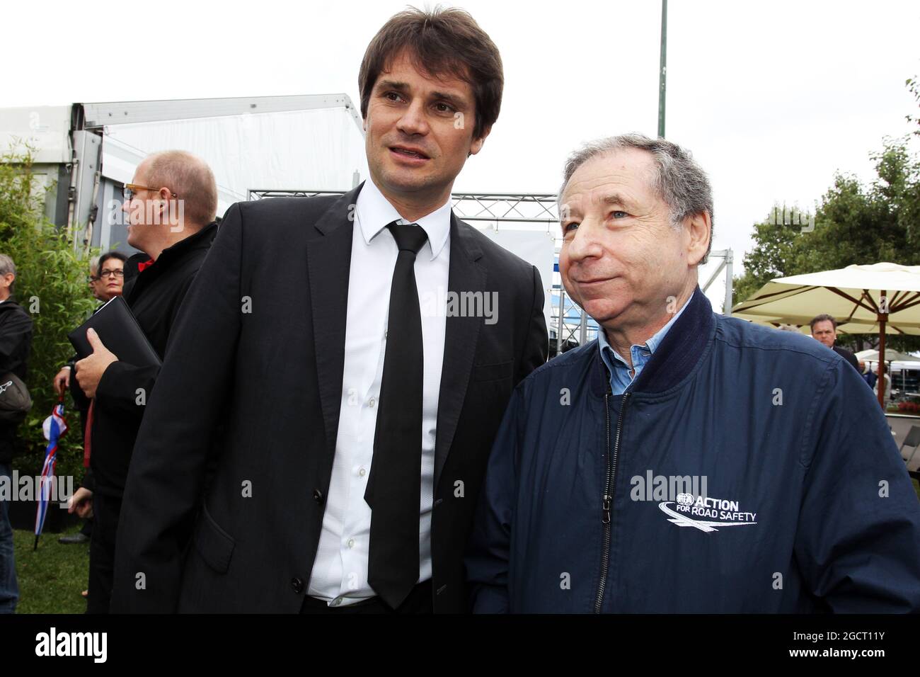 Jean Todt (fra) Presidente della FIA con Arnaud Boetsch, Rolex Communication e Direttore immagine. Gran Premio d'Australia, domenica 17 marzo 2013. Albert Park, Melbourne, Australia. Foto Stock
