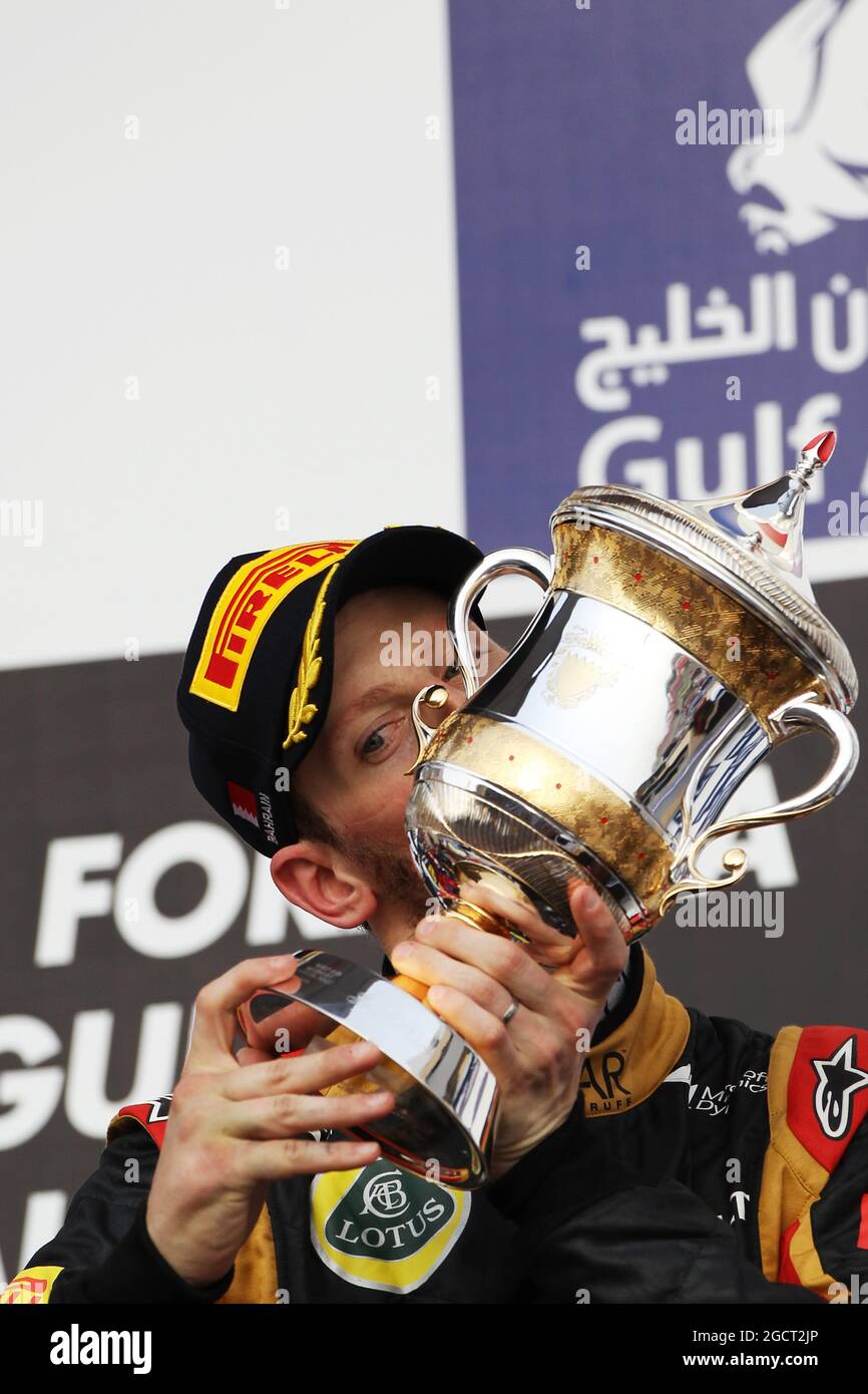 Romain Grosjean (fra) Lotus F1 Team festeggia la sua terza posizione sul podio. Gran Premio del Bahrain, domenica 23 aprile 2013. Sakhir, Bahrein. Foto Stock
