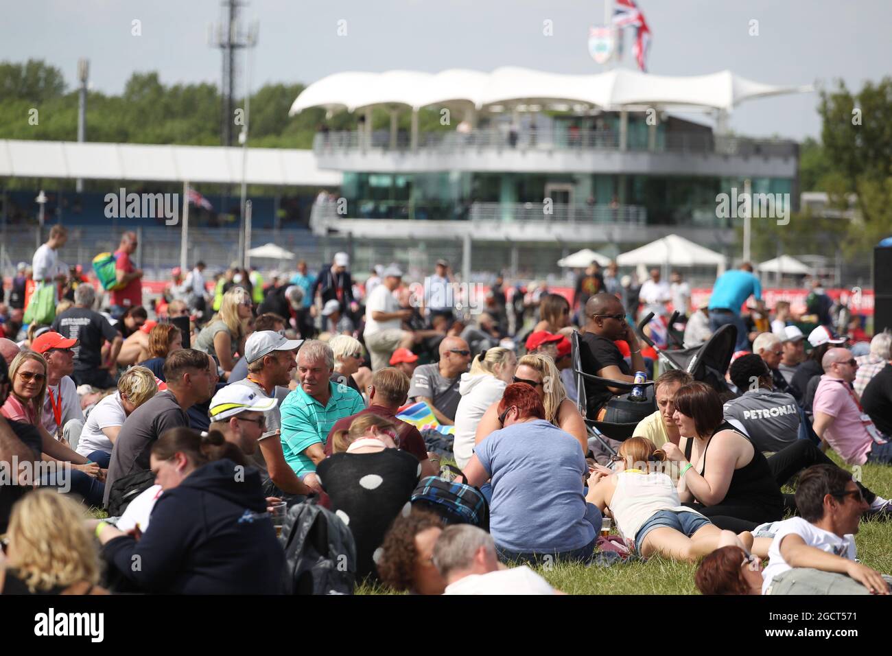 Area merchandise per i fan. Gran Premio di Gran Bretagna, sabato 29 giugno 2013. Silverstone, Inghilterra. Foto Stock