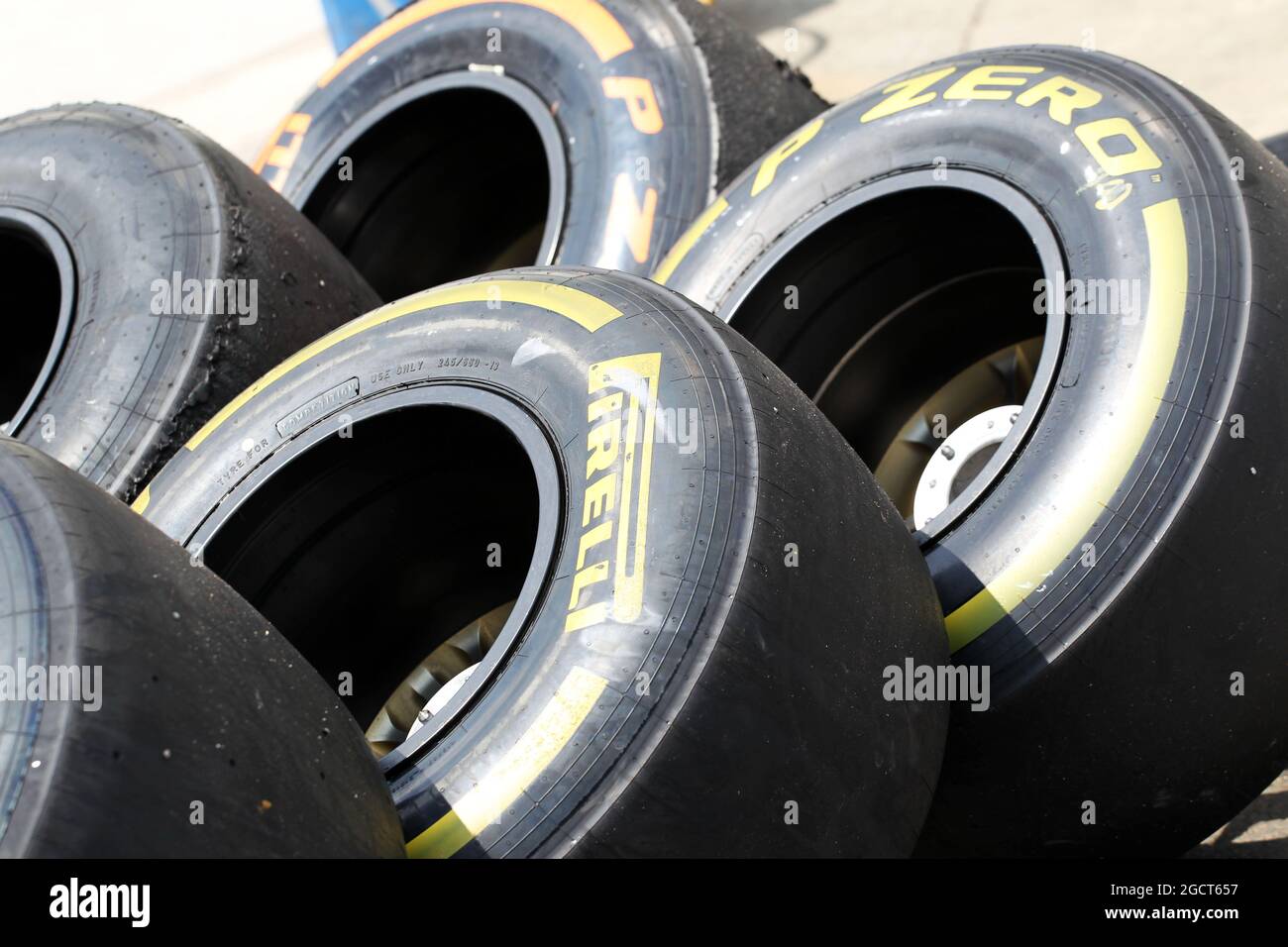 Pneumatici Pirelli usati. Formula uno Young Drivers Test, Day 1, mercoledì 17 luglio 2013. Silverstone, Inghilterra. Foto Stock
