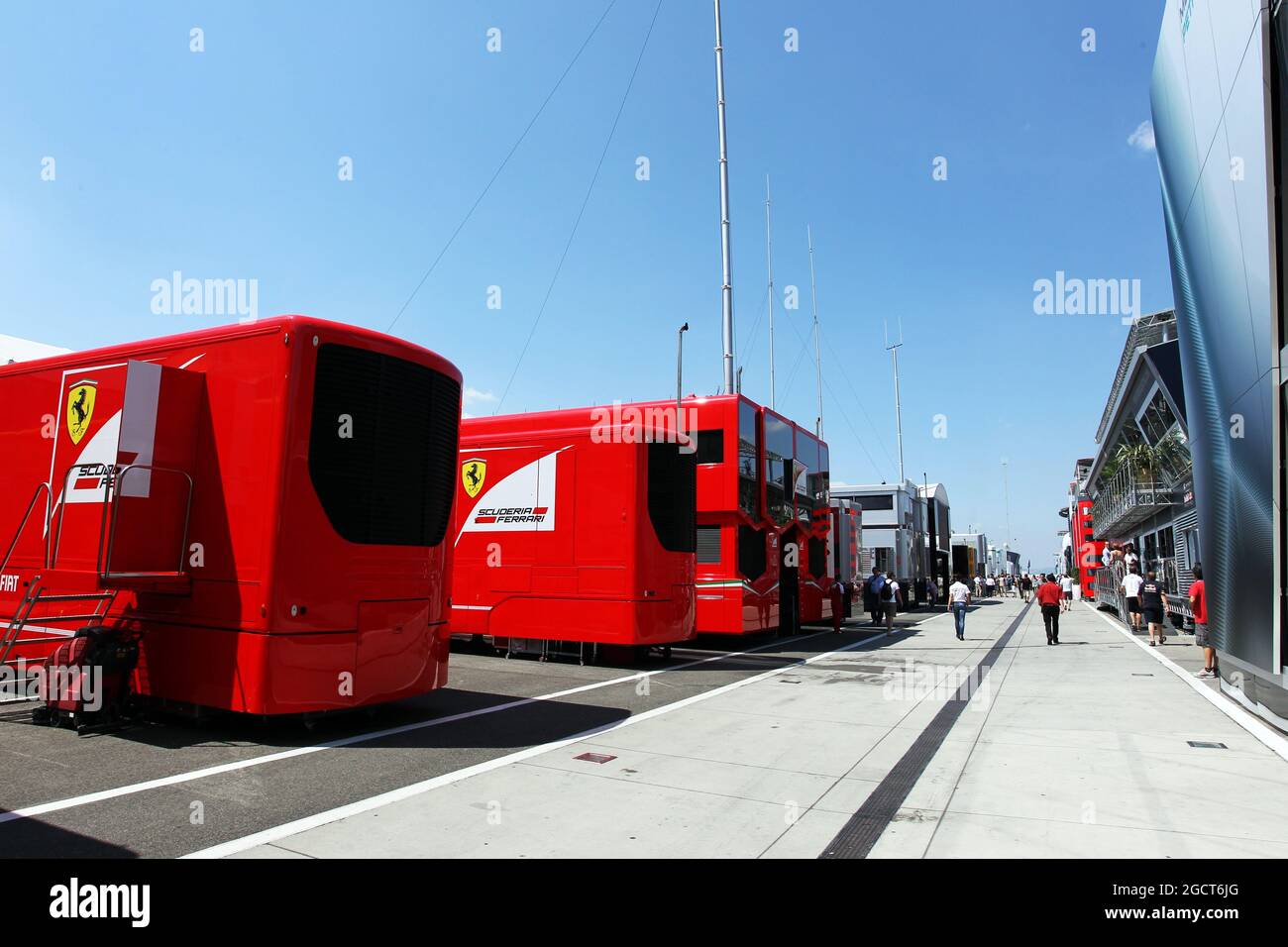 Ferrari camion nel paddock. Gran Premio di Ungheria, venerdì 26 luglio 2013. Budapest, Ungheria. Foto Stock
